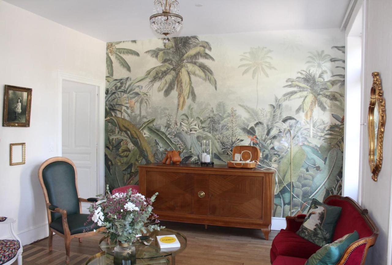 ลา กร็องด์ แมซง Bed & Breakfast Montmeyran ภายนอก รูปภาพ