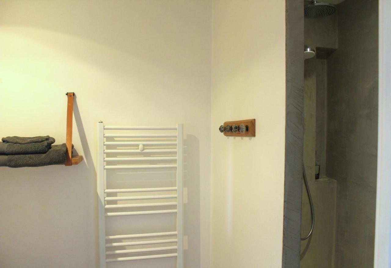 ลา กร็องด์ แมซง Bed & Breakfast Montmeyran ภายนอก รูปภาพ