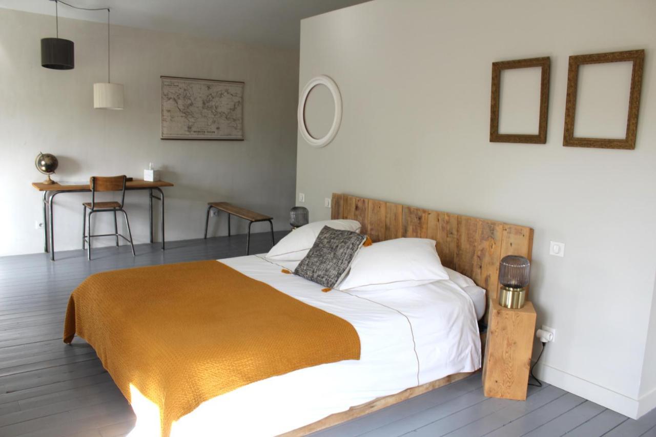 ลา กร็องด์ แมซง Bed & Breakfast Montmeyran ภายนอก รูปภาพ