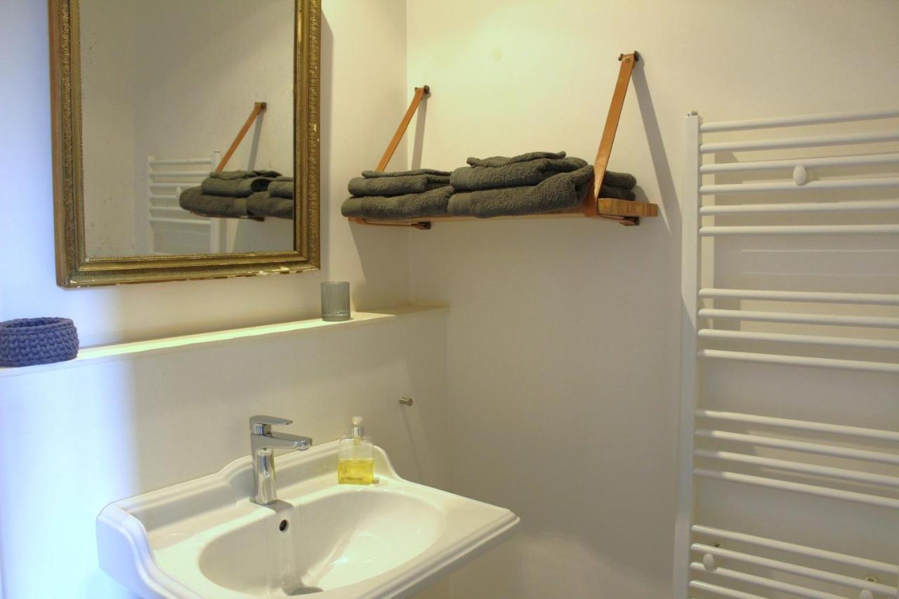 ลา กร็องด์ แมซง Bed & Breakfast Montmeyran ภายนอก รูปภาพ