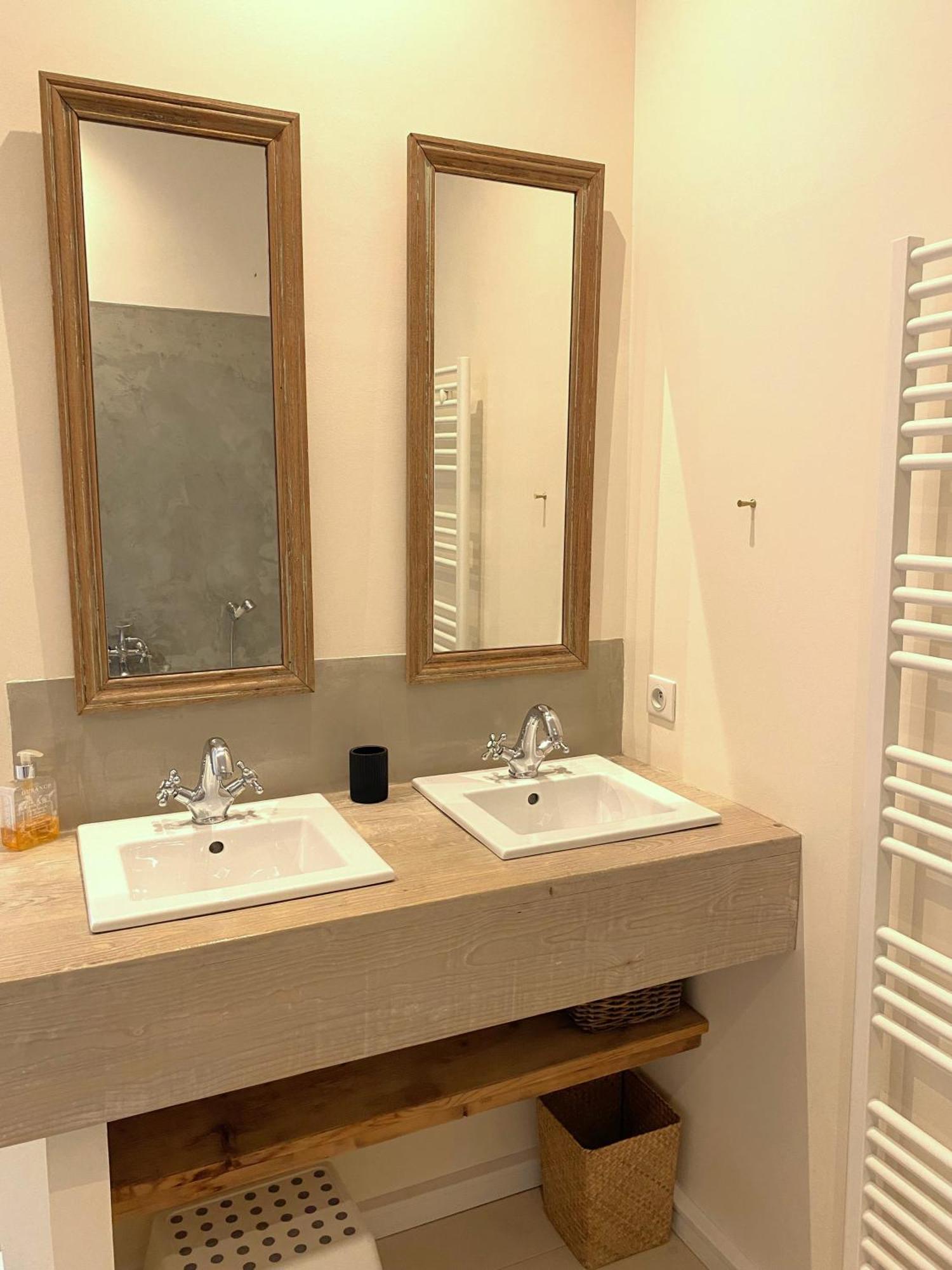 ลา กร็องด์ แมซง Bed & Breakfast Montmeyran ภายนอก รูปภาพ