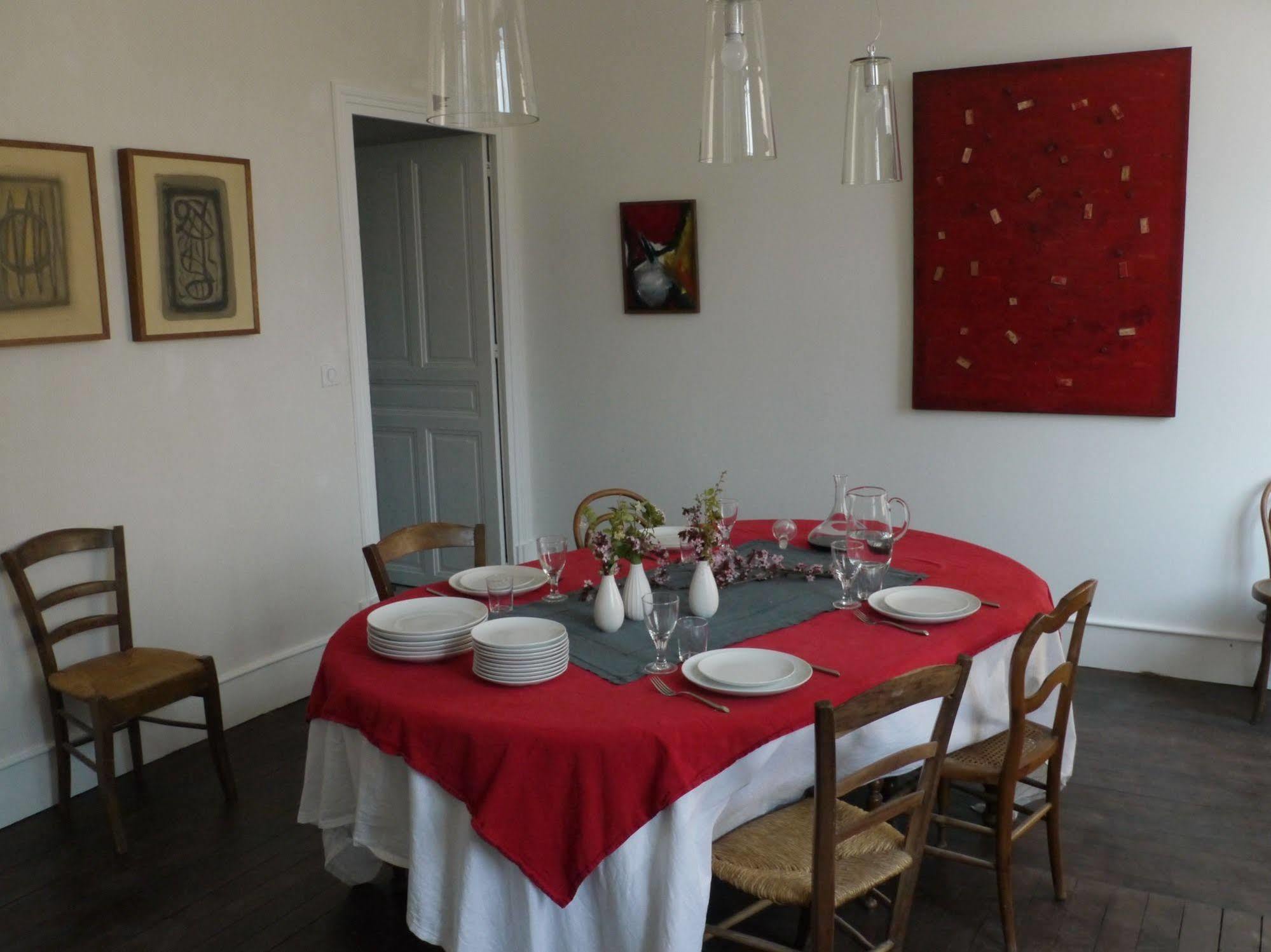 ลา กร็องด์ แมซง Bed & Breakfast Montmeyran ภายนอก รูปภาพ
