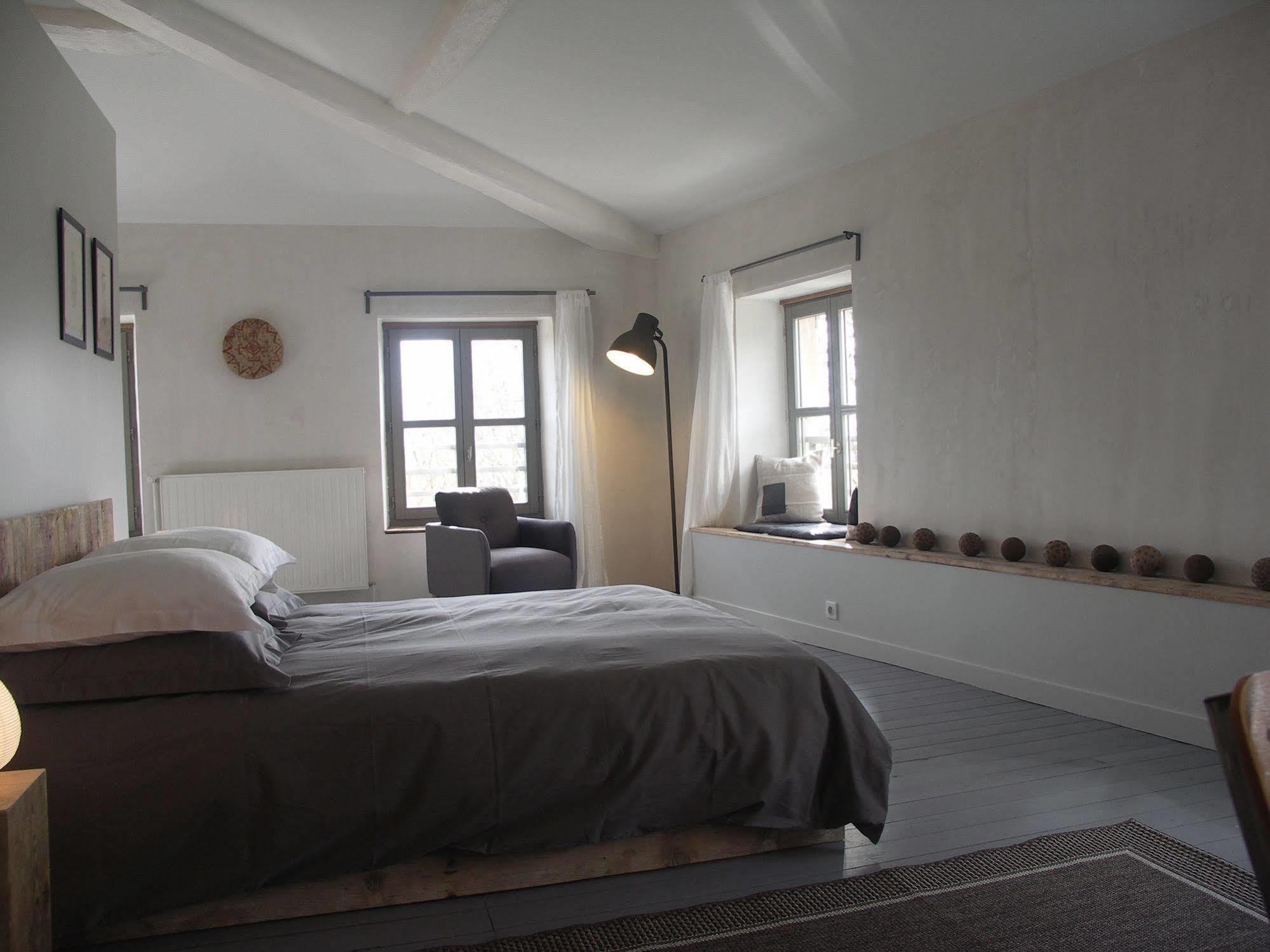 ลา กร็องด์ แมซง Bed & Breakfast Montmeyran ภายนอก รูปภาพ