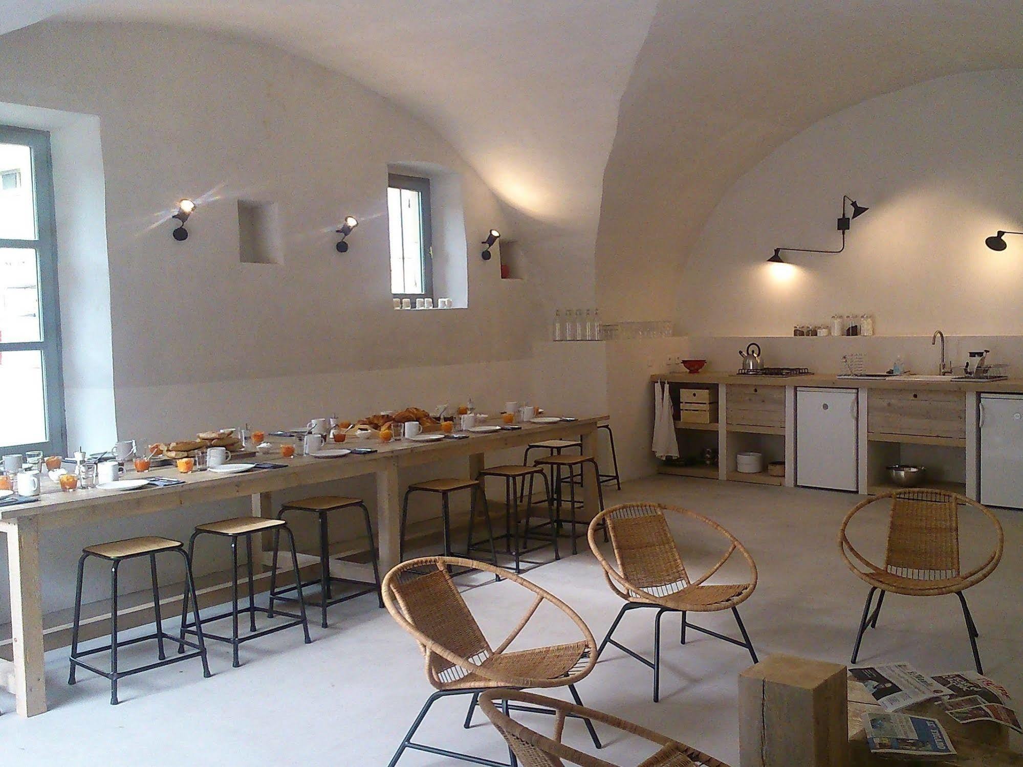 ลา กร็องด์ แมซง Bed & Breakfast Montmeyran ภายนอก รูปภาพ