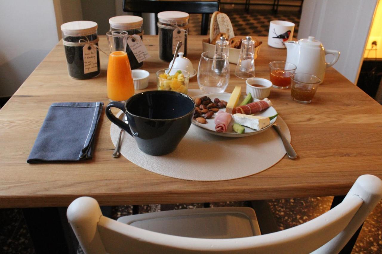 ลา กร็องด์ แมซง Bed & Breakfast Montmeyran ภายนอก รูปภาพ